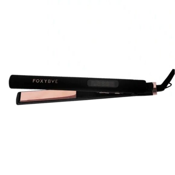 Foxy bae rose gold titanium flat iron doesn’t have spray and has 1 clip and box - Picture 2 of 2